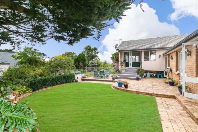 Photo of property in 2 Fairsea Place, Lynfield, Auckland, 1042
