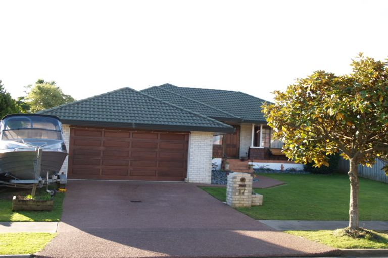Photo of property in 17 Simon Owen Place, Golflands, Auckland, 2013