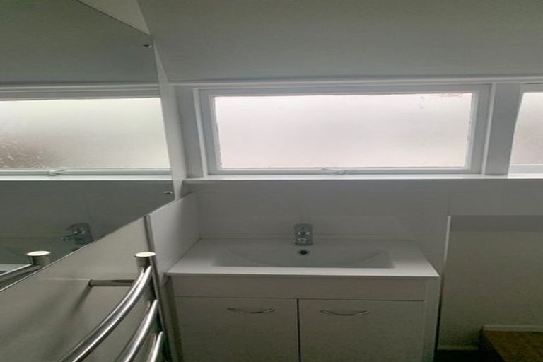 Photo of property in 23 Garreg Road, Fendalton, Christchurch, 8052