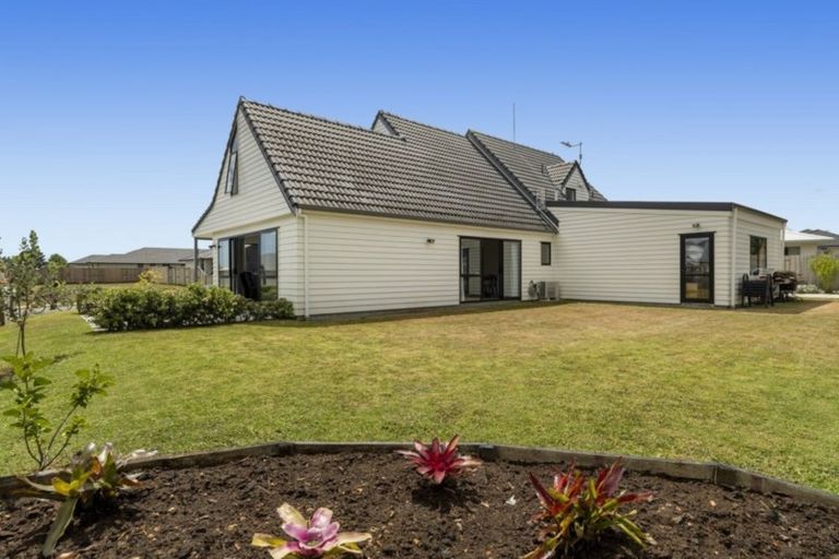 Photo of property in 28 Charlotte Drive, Omokoroa, 3114