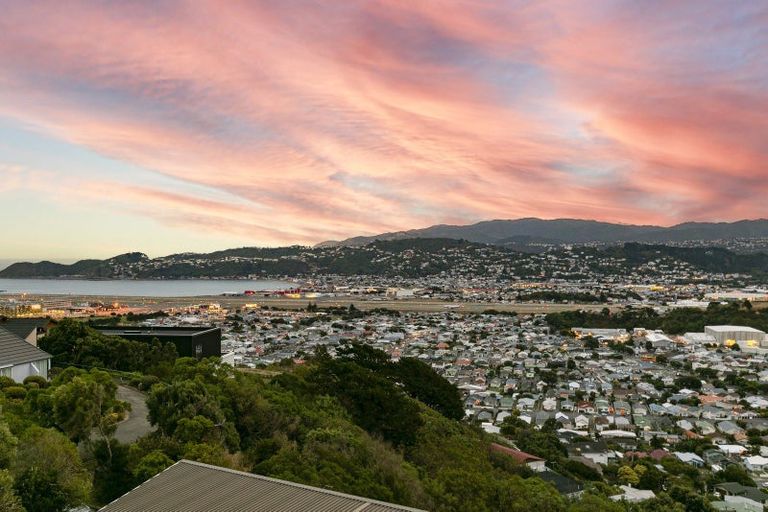 Photo of property in 83d Seatoun Heights Road, Seatoun, Wellington, 6022