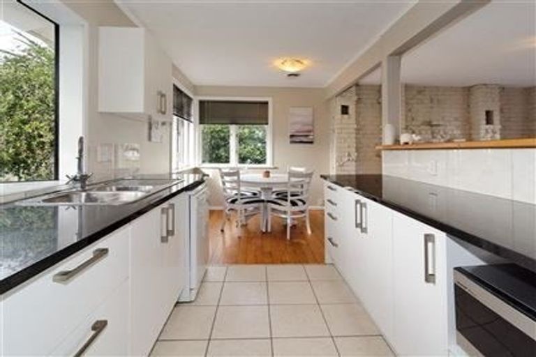 Photo of property in 24 Cutler Street, New Lynn, Auckland, 0600