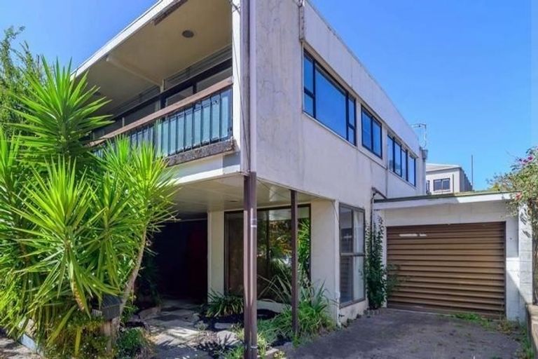 Photo of property in 1114 Whakaue Street, Rotorua, 3010