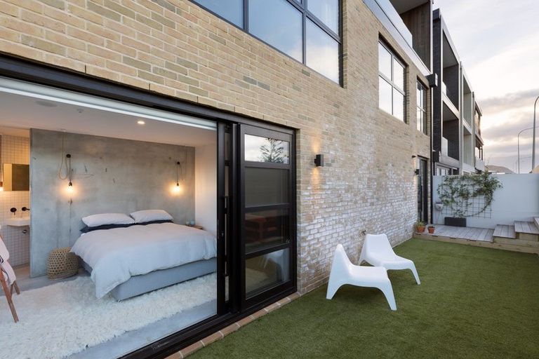 Photo of property in 212 Marine Parade, Mount Maunganui, 3116