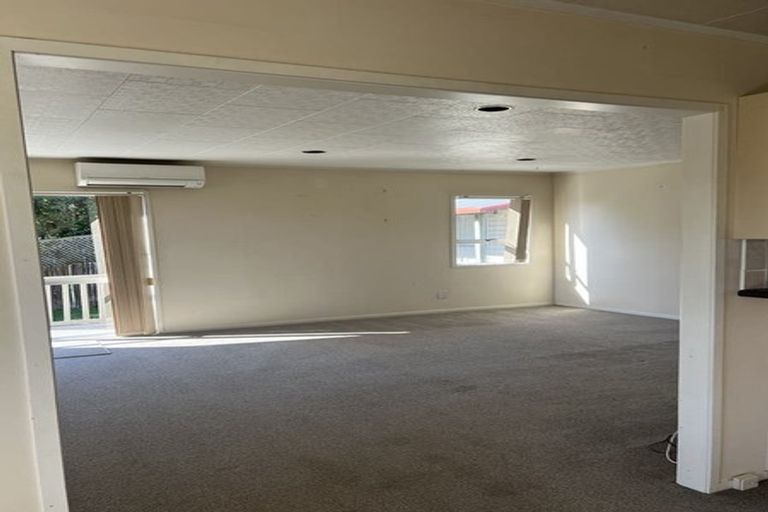 Photo of property in 7 Meadowood Drive, Unsworth Heights, Auckland, 0632