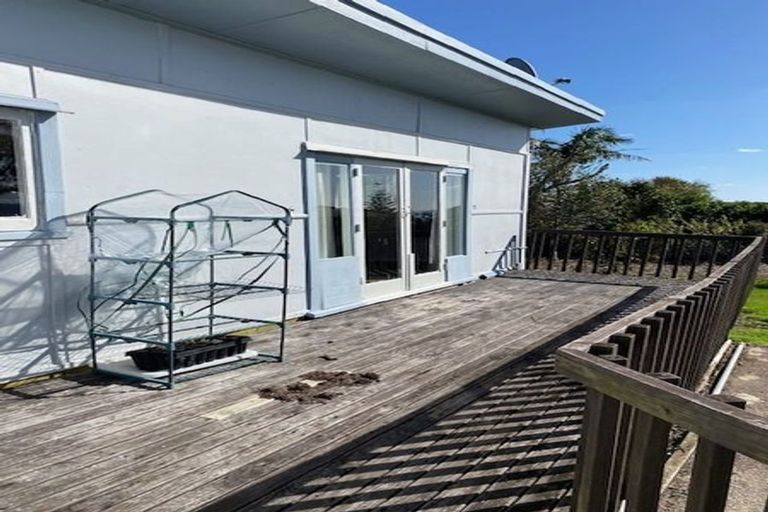 Photo of property in 1364 Whangaparaoa Road, Army Bay, Whangaparaoa, 0930