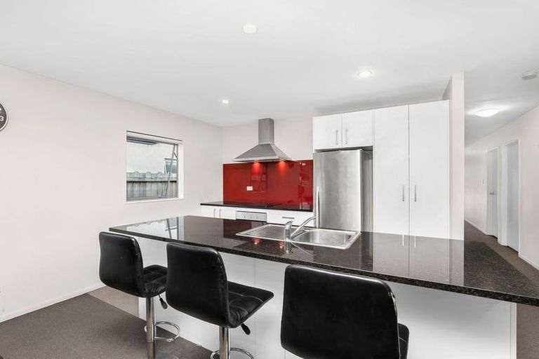 Photo of property in 98 Popokatea Drive, Takanini, 2112