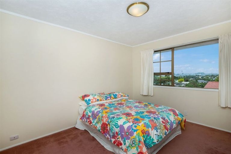 Photo of property in 33 James Evans Drive, Northcote, Auckland, 0627