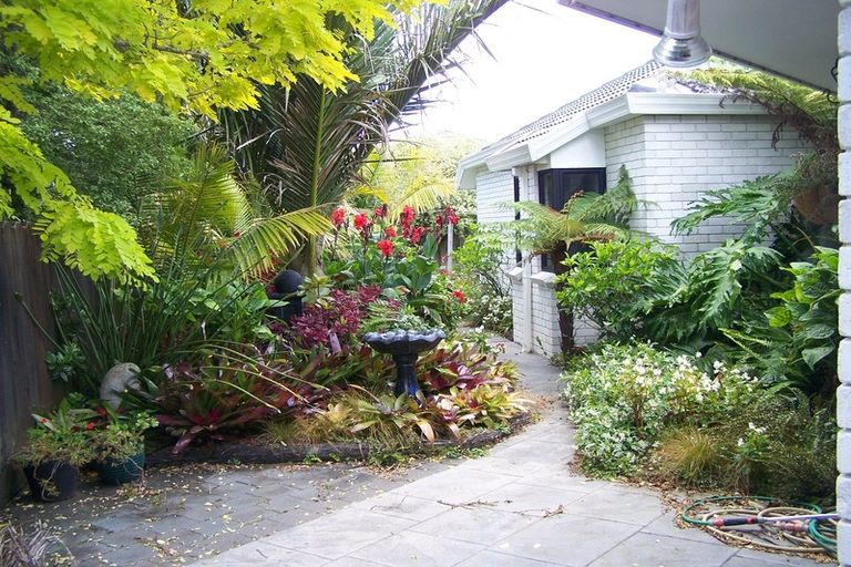 Photo of property in 42 Matterhorn Crescent, Northpark, Auckland, 2013