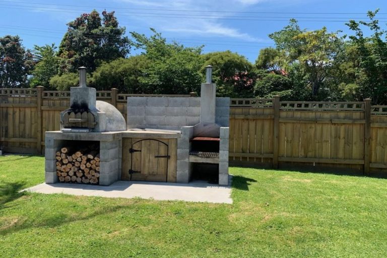 Photo of property in 11 North Street, Waitara, 4320