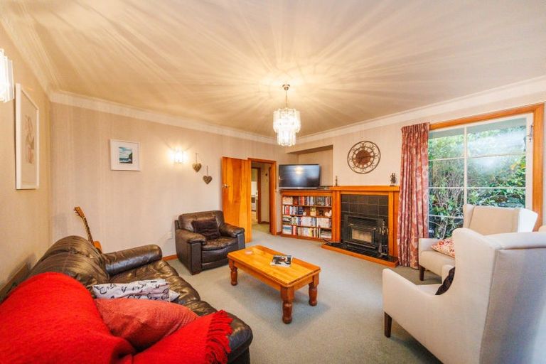 Photo of property in 30 Saint Albans Avenue, Hokowhitu, Palmerston North, 4410
