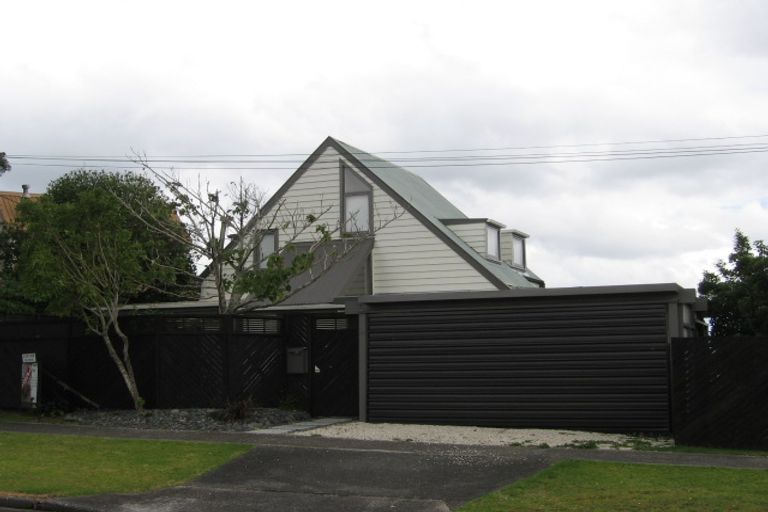 Photo of property in 1/33 Beach Haven Road, Beach Haven, Auckland, 0626