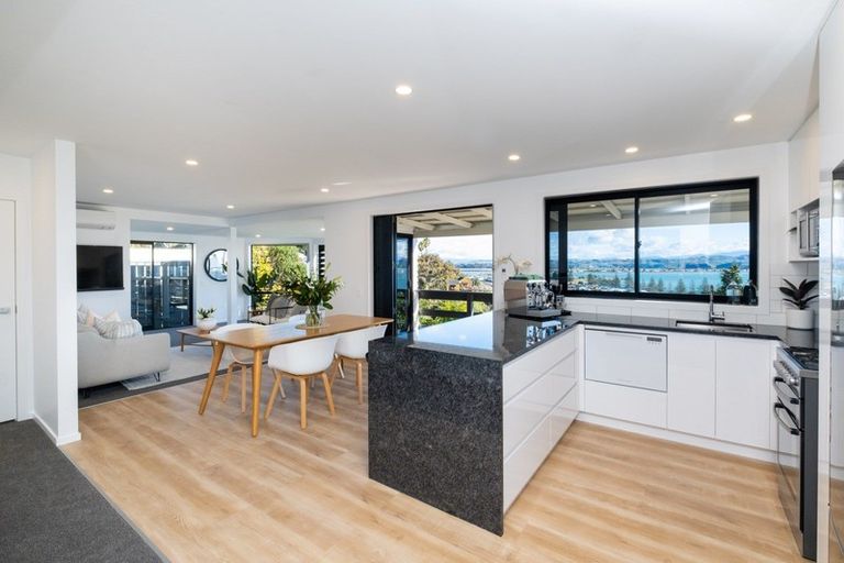 Photo of property in 11 Kowhai Road, Bluff Hill, Napier, 4110