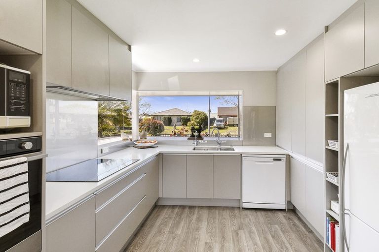 Photo of property in 38 Perotti Place, Conifer Grove, Takanini, 2112