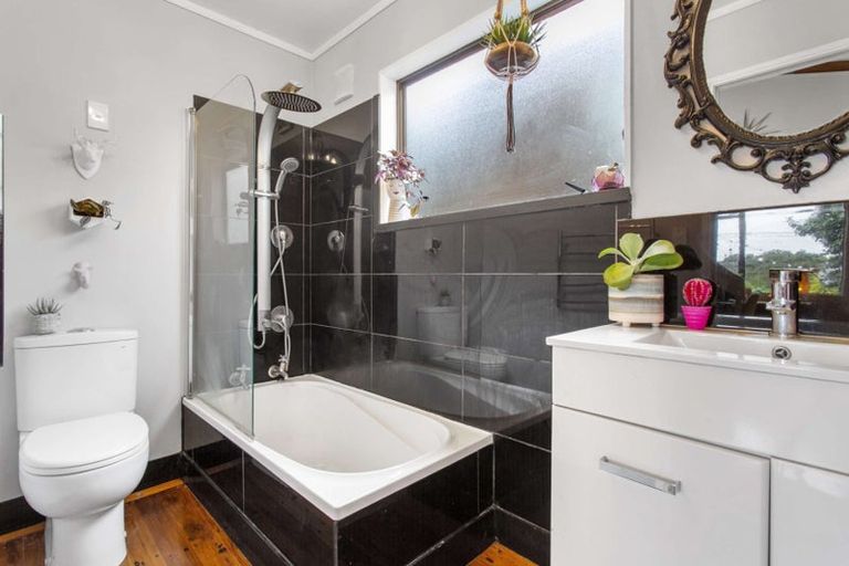 Photo of property in 1/33 Eskdale Road, Birkdale, Auckland, 0626