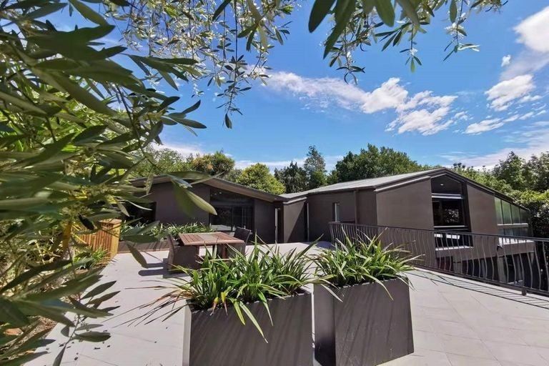 Photo of property in 89 Avonhead Road, Avonhead, Christchurch, 8042