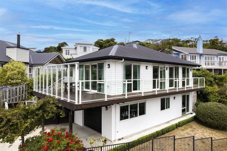 Photo of property in 19 The Brae, Mount Pleasant, Christchurch, 8081