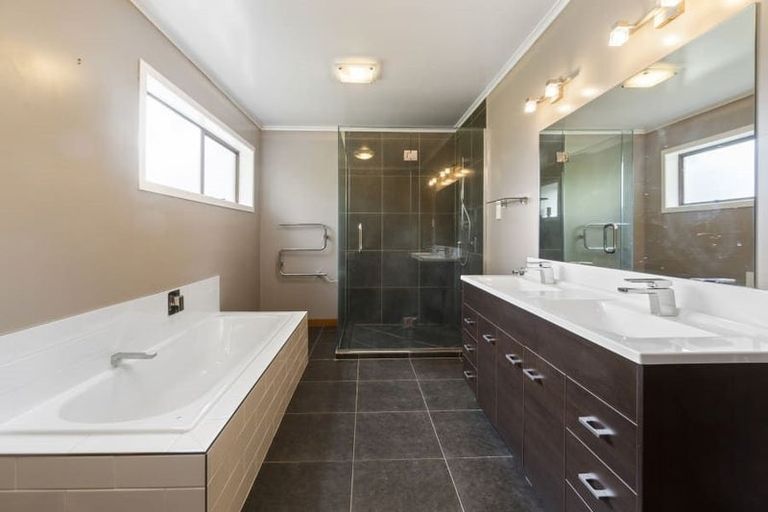 Photo of property in 88 Sturges Road, Henderson, Auckland, 0612