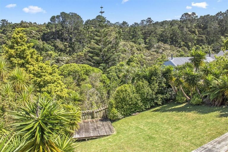 Photo of property in 118 Lynn Road, Bayview, Auckland, 0629