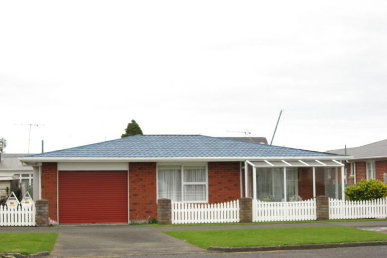 Photo of property in 36 Sackville Street, Fitzroy, New Plymouth, 4312