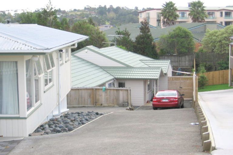 Photo of property in 1/896 East Coast Road, Northcross, Auckland, 0630