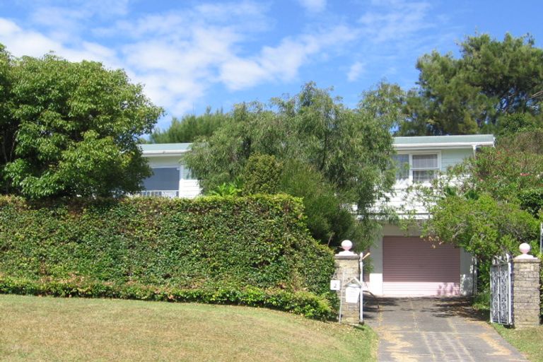 Photo of property in 2 Beulah Avenue, Rothesay Bay, Auckland, 0630