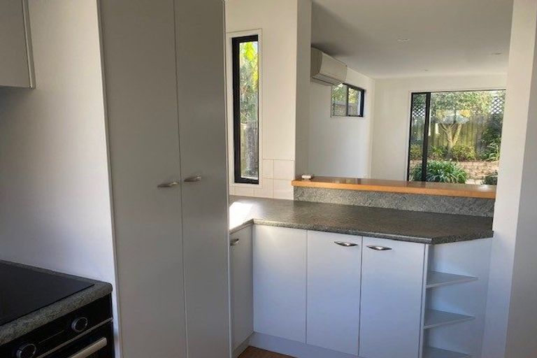 Photo of property in 32 Oakford Close, Riccarton, Christchurch, 8011