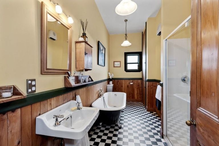 Photo of property in 128 Middlepark Road, Sockburn, Christchurch, 8042