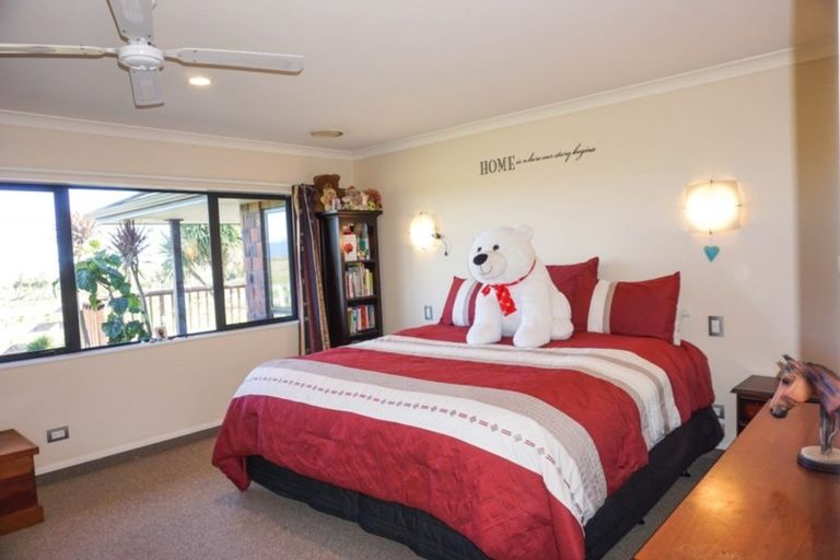 Photo of property in 218 Pukenamu Road, Te Horo, Otaki, 5581