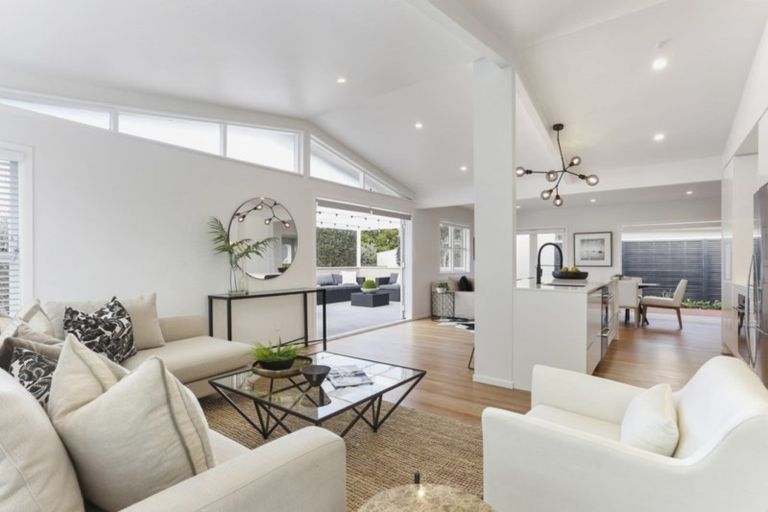 Photo of property in 1/139 Nile Road, Milford, Auckland, 0620