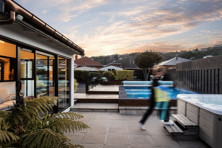 Photo of property in 215 Bay View Road, Saint Clair, Dunedin, 9012