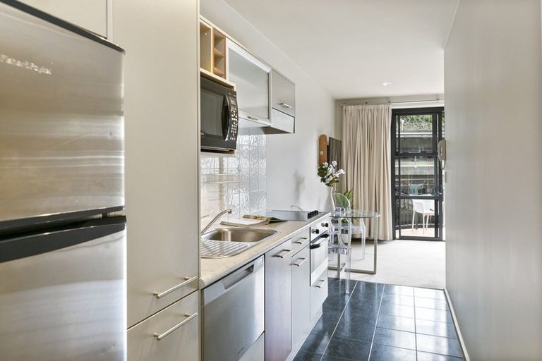 Photo of property in Atrium Towers, 1q/154 The Terrace, Wellington Central, Wellington, 6011