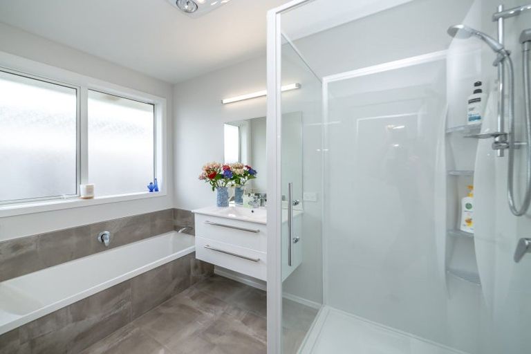 Photo of property in 28 Feist Street, Carterton, 5713