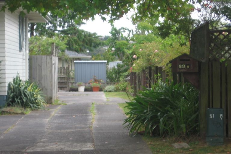 Photo of property in 1/23 Powrie Street, Glenfield, Auckland, 0629