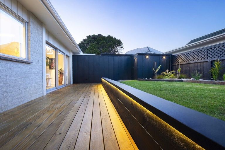 Photo of property in 2/19 Burnham Street, Seatoun, Wellington, 6022