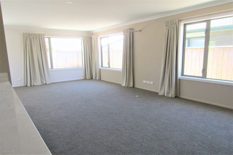 Photo of property in 2 Yeats Grove, Trentham, Upper Hutt, 5018