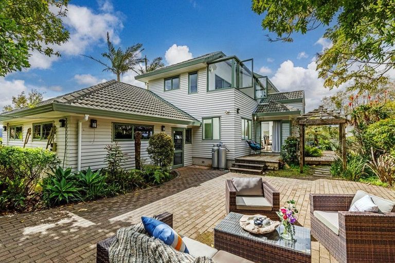 Photo of property in 26 Merewhira Road, Paremoremo, Albany, 0793