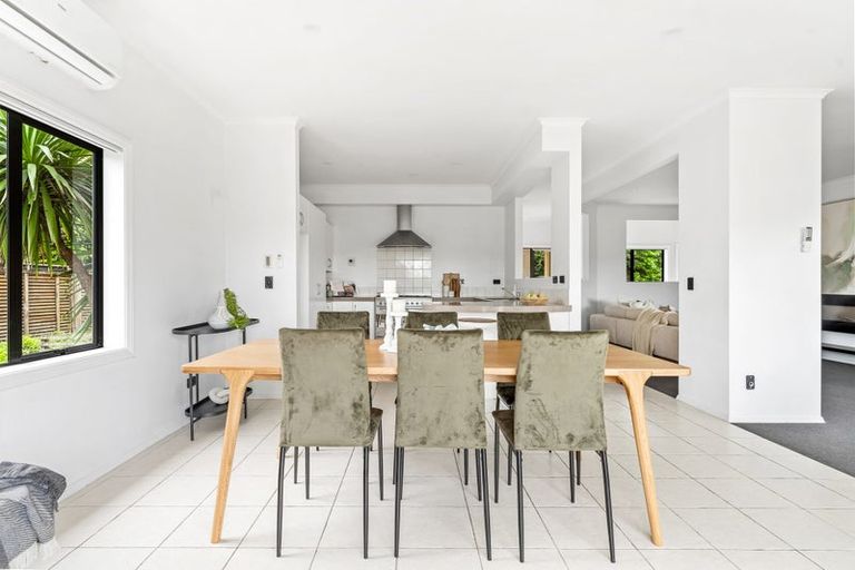 Photo of property in 42 Parkwood Crescent, Gulf Harbour, Whangaparaoa, 0930