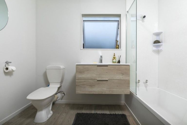 Photo of property in 2/284 Rangatira Road, Beach Haven, Auckland, 0626