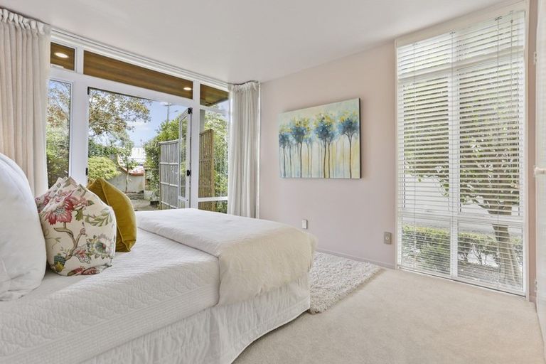 Photo of property in 2/43 Princes Street, Northcote Point, Auckland, 0627