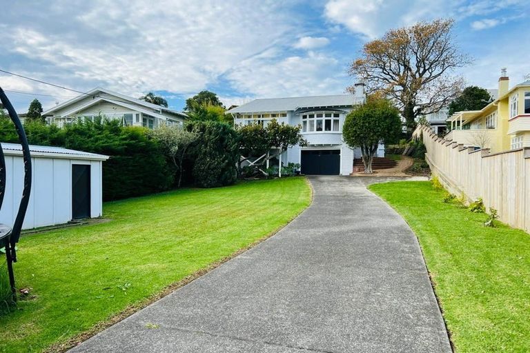 Photo of property in 32 Wairoa Road, Narrow Neck, Auckland, 0624