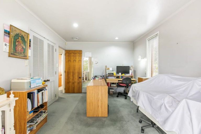 Photo of property in 2 Fairsea Place, Lynfield, Auckland, 1042