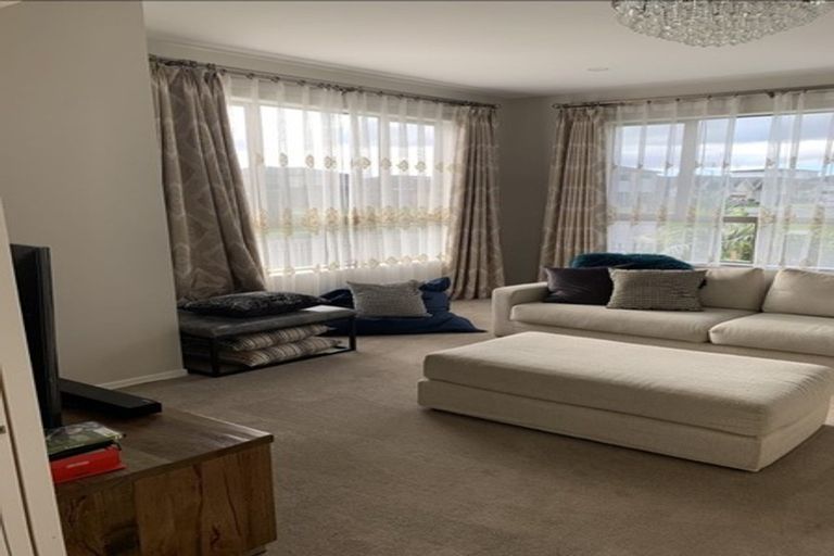 Photo of property in 1 Castlebane Drive, Flat Bush, Auckland, 2019