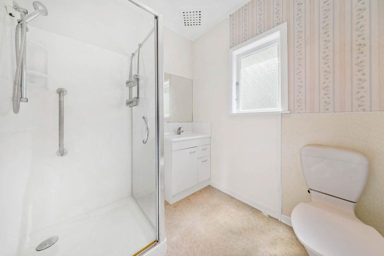 Photo of property in 1/44 View Road, Henderson, Auckland, 0612