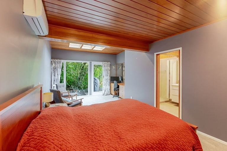 Photo of property in 8 Christina Grove, Normandale, Lower Hutt, 5010