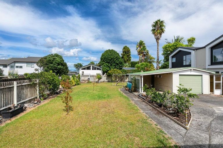 Photo of property in 12 Montmere Avenue, Te Atatu Peninsula, Auckland, 0610