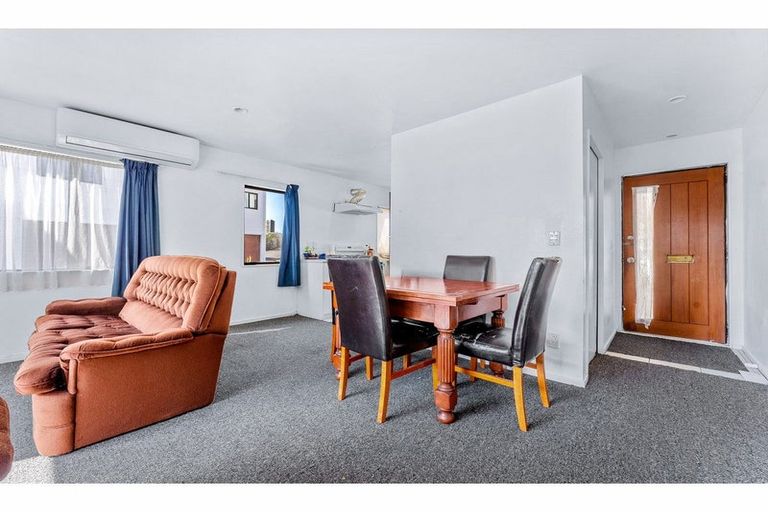 Photo of property in Lynn Park Terrace, 28/12 Ambrico Place, New Lynn, Auckland, 0600