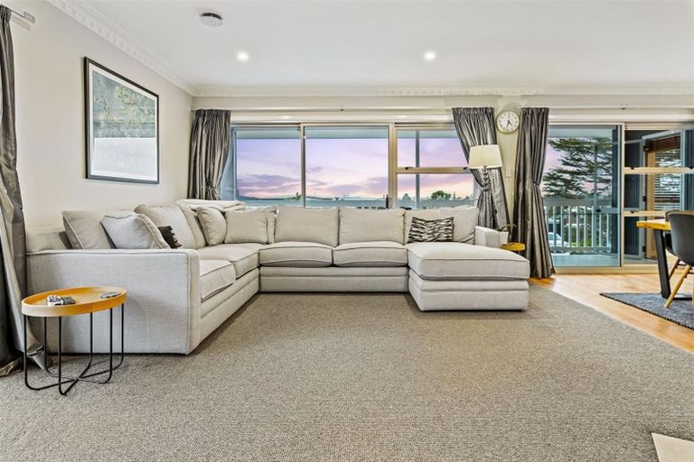 Photo of property in 22 Realm Place, Massey, Auckland, 0614