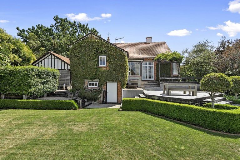 Photo of property in 48 Hillcrest Road, Hillcrest, Hamilton, 3216