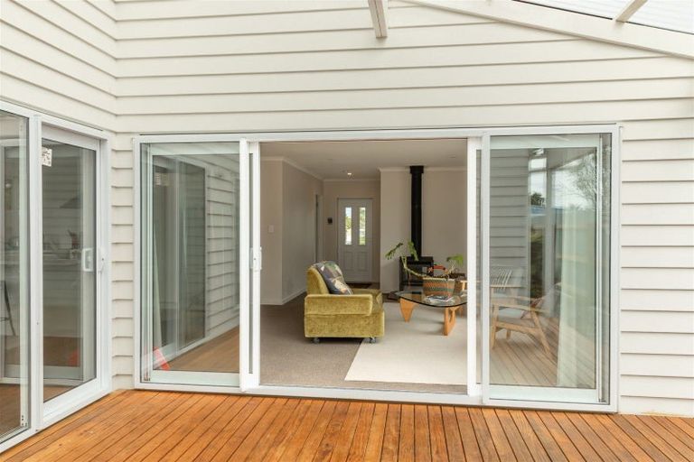 Photo of property in 9 Russell Street, Westport, 7825